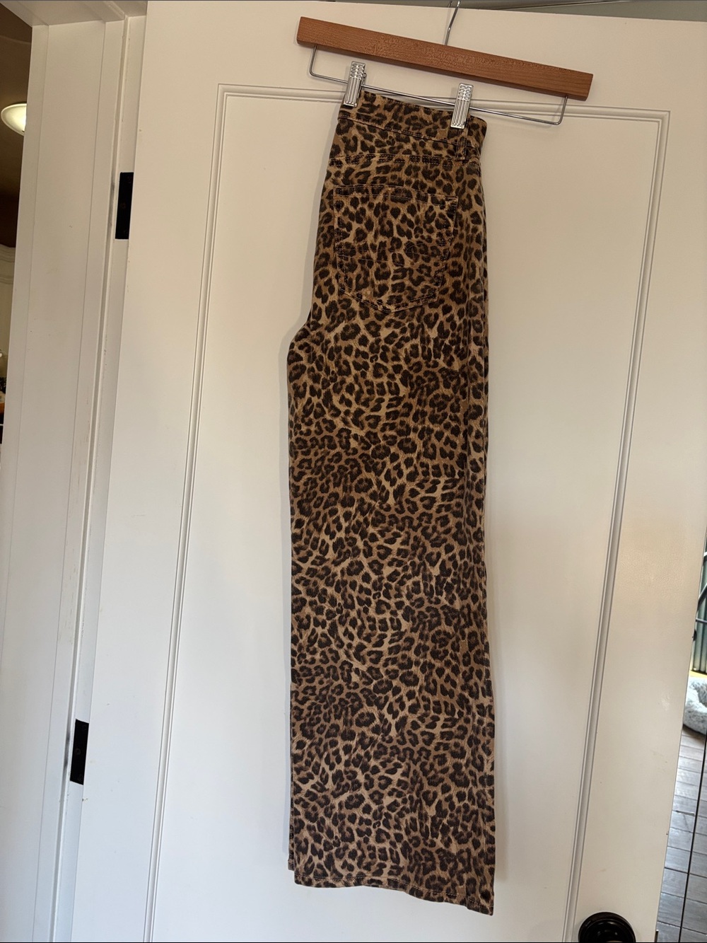 American Eagle cheetah print soft denim wide leg jeans sz 00short